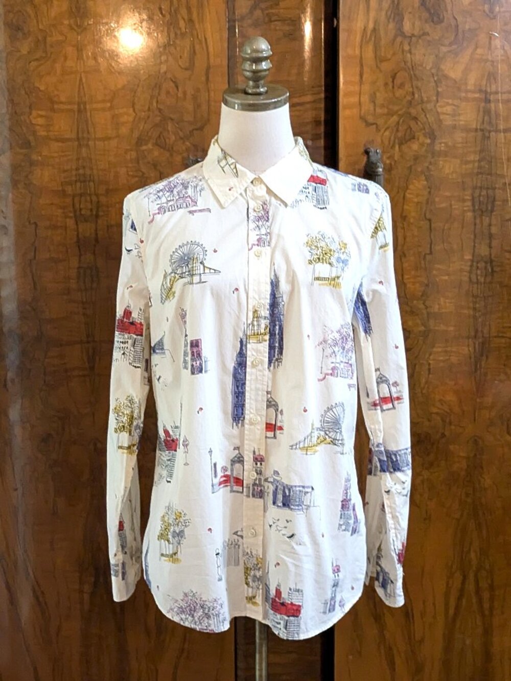 Talbots Classic Cotton Shirt Size M Ivory Multicolor London City Print Scenic